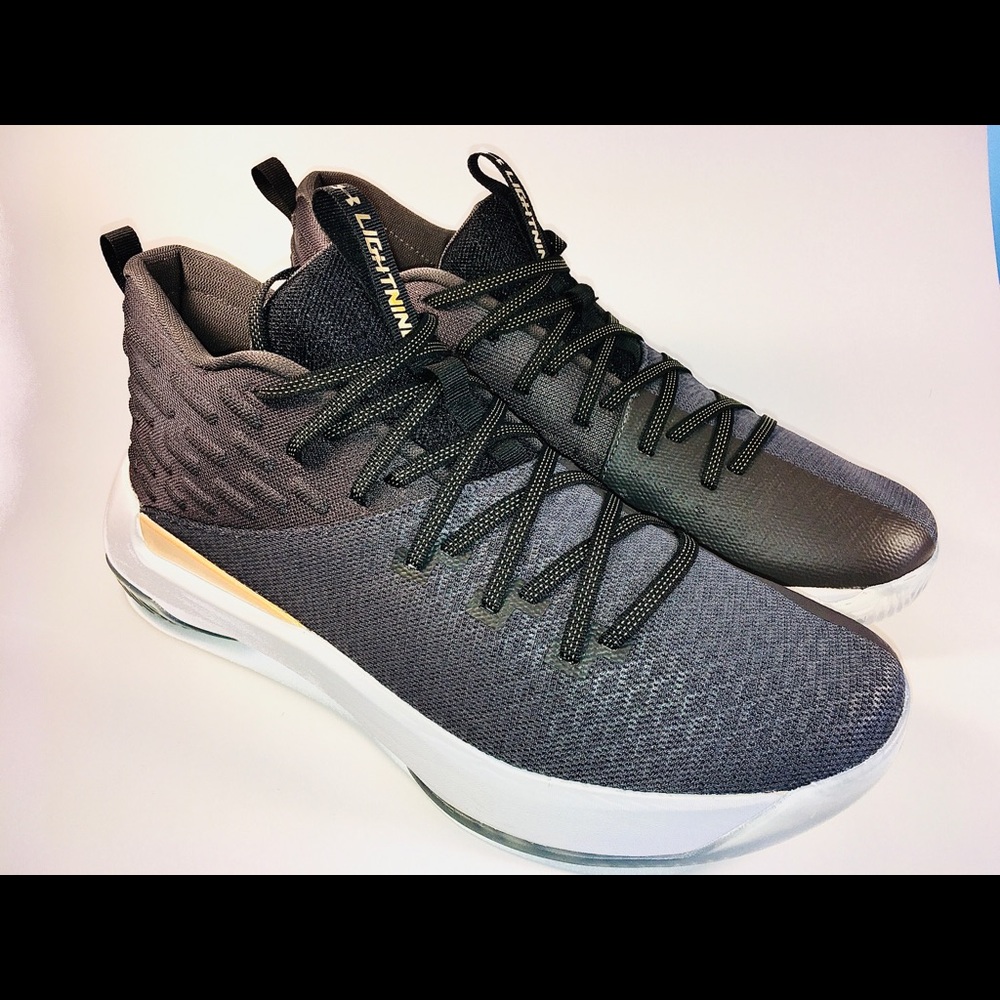 NWT Men’s Under Armour Shoes Size 9.5